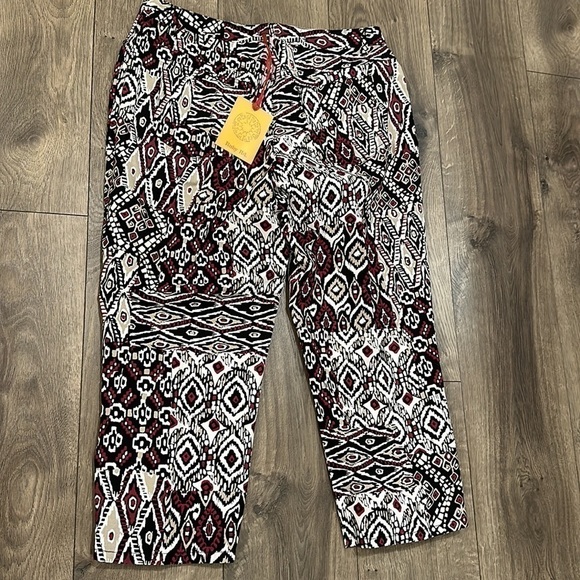 Ruby Rd. Capri - Picture 4 of 7